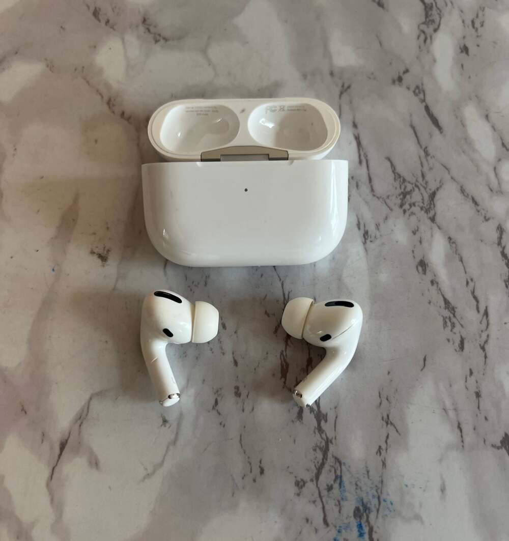 Apple Airpods Pro 1st Generation Wireless Charging Case Only Fair Condition